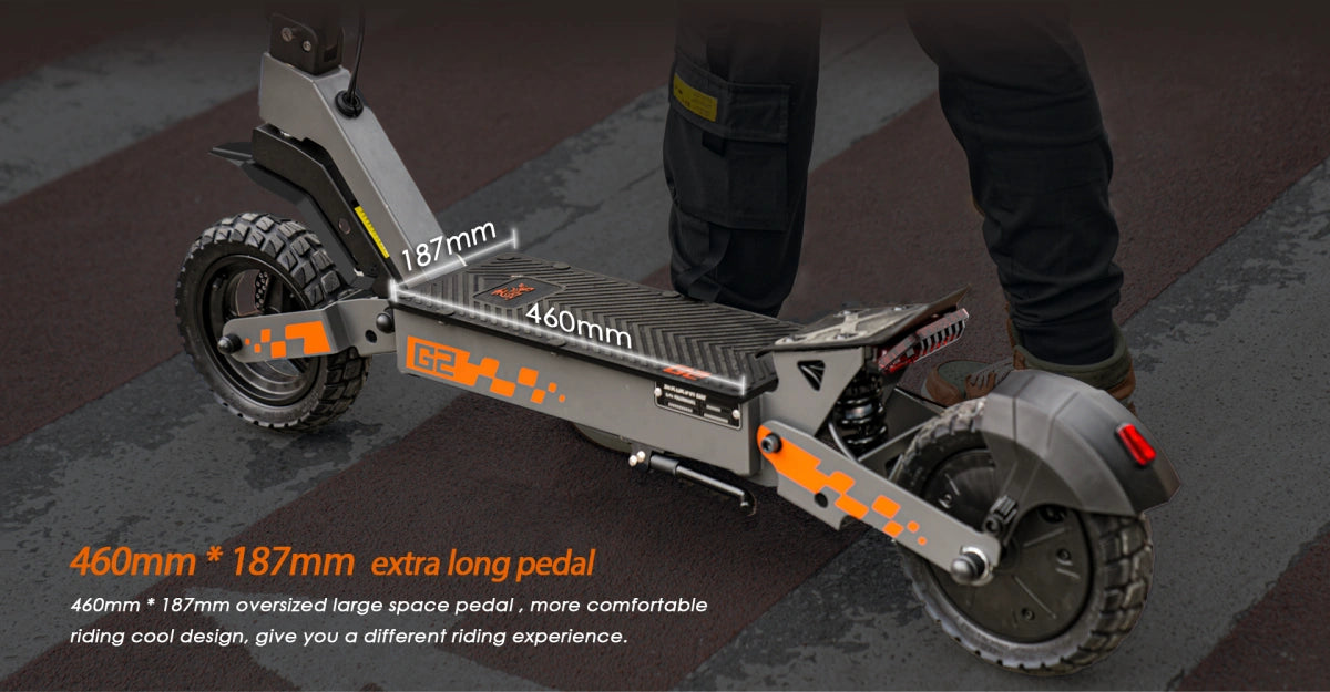 KuKirin G2 electric scooter 460mm×187mm extra wide deck, spacious foot platform for comfortable riding experience.