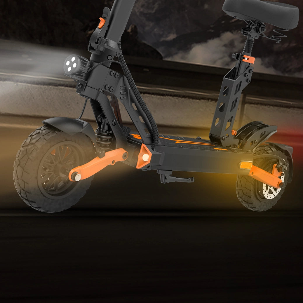 Telescopic stem fits different heights, while full lighting system ensures safer night riding.